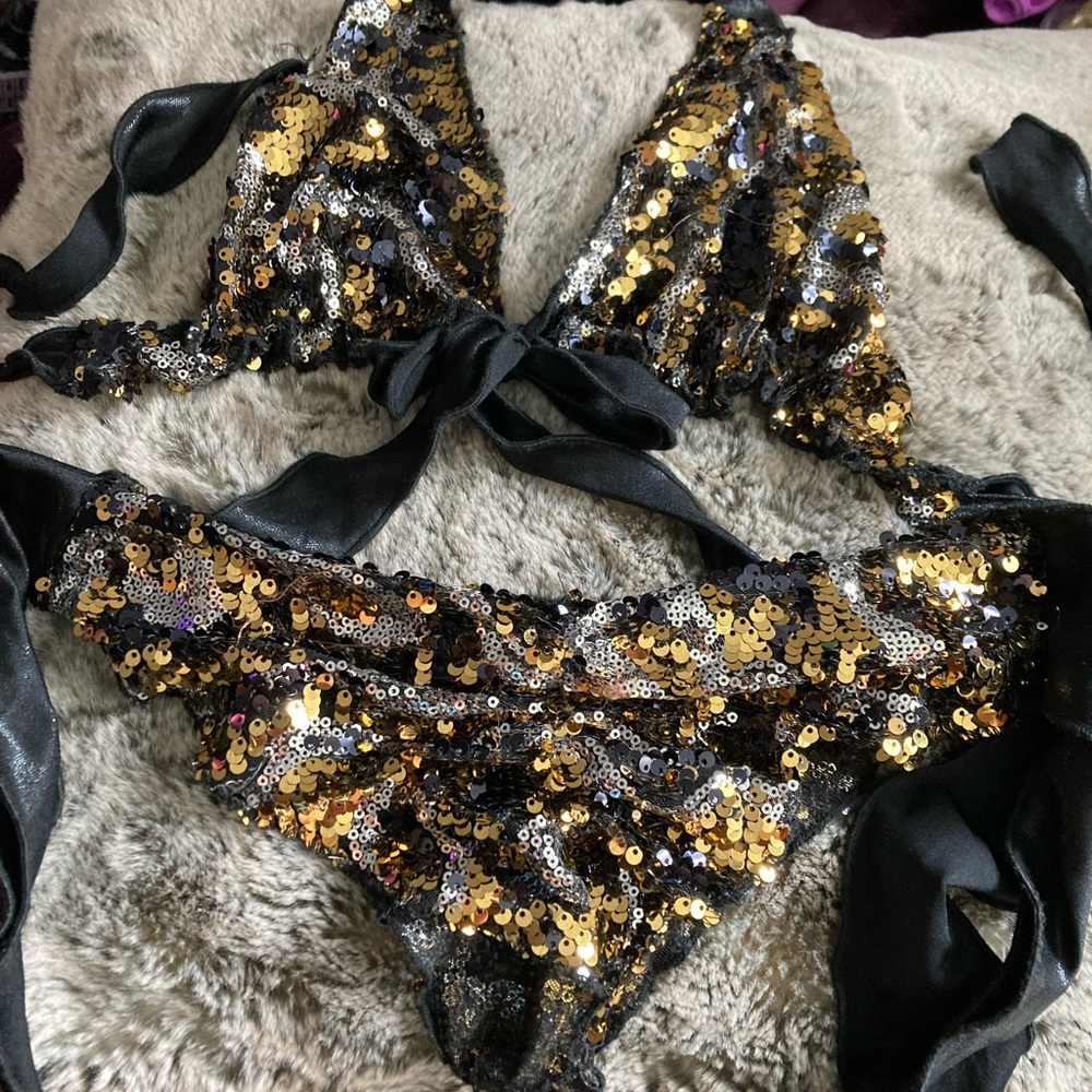 Rave black and gold sequin scrunch butt set